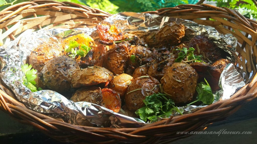 Roasted baby potatoes with rosemary and garlic